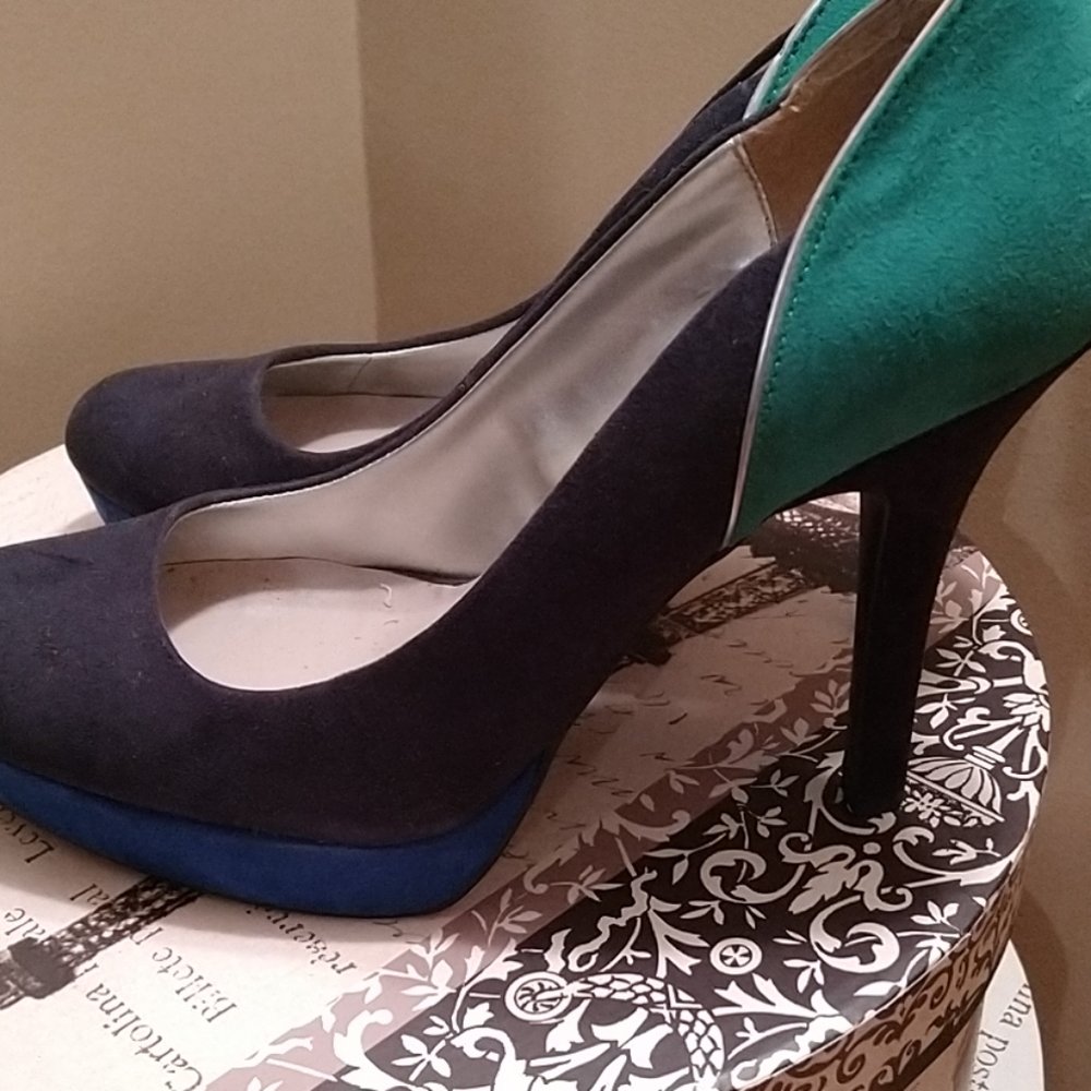 Shoes - Picture 2 of 6